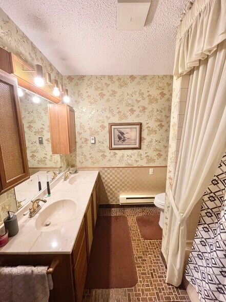 More Photos Of 18 E Central St, Springfield Storefront Retail Residential For Sale