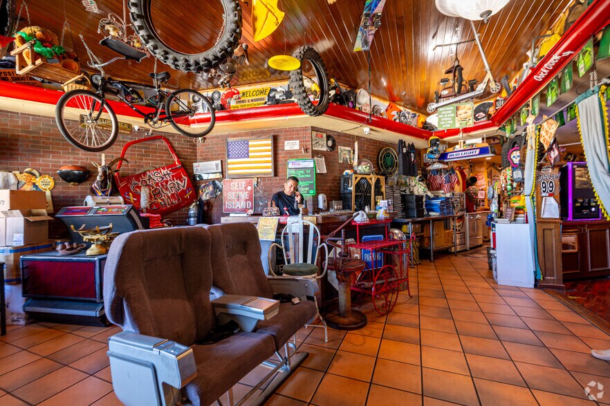 More Photos Of 2585 Cochran St, Simi Valley Freestanding For Sale