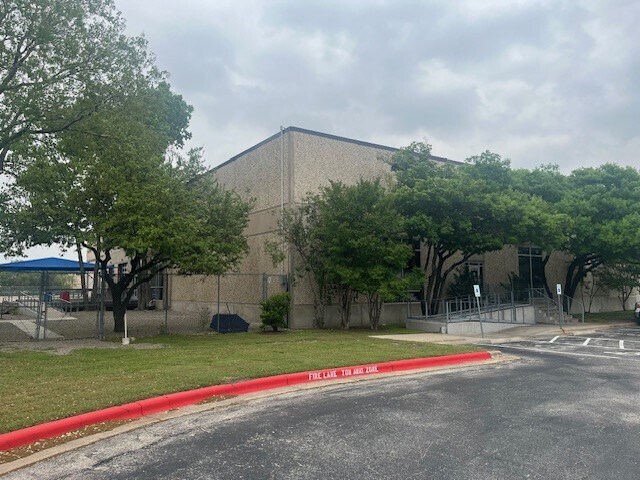 More Photos Of 10420 Metric Blvd, Austin Warehouse For Lease