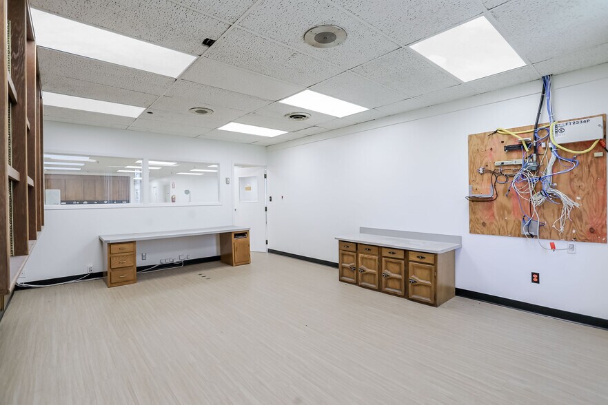More Photos Of 2334 Production Dr, Indianapolis Warehouse For Lease