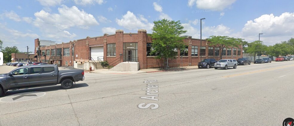 Primary Photo Of 6120 S Archer Rd, Summit Light Distribution For Lease