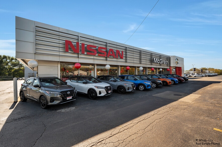 More Photos Of 945 E Chicago St, Elgin Auto Dealership For Sale