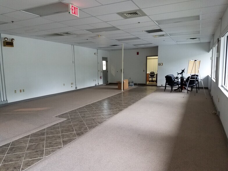 More Photos Of 541 NW Interpark Pl, Port Saint Lucie Manufacturing For Sale