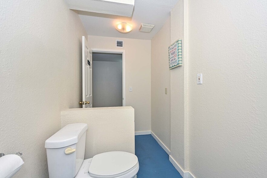 More Photos Of 11123-11127 W Nevada Ave, Youngtown Office For Sale