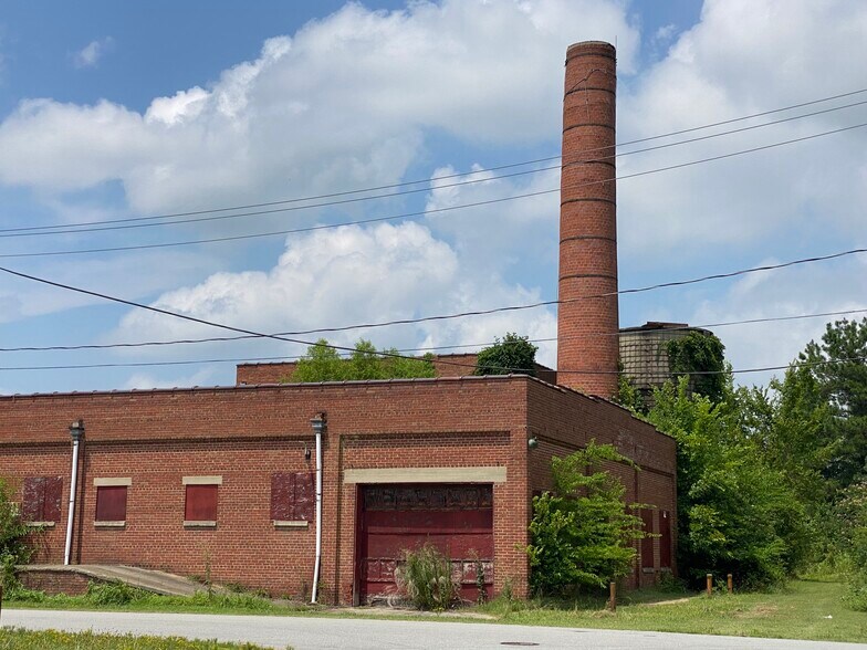 More Photos Of 520 Reese St, Emporia Warehouse For Sale
