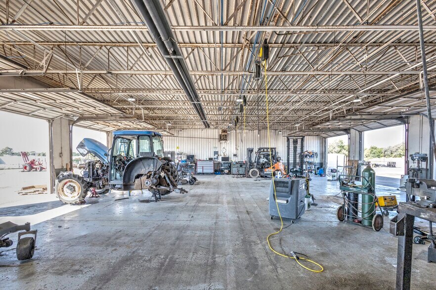 More Photos Of 1909 N Highway 81, Duncan Auto Dealership For Sale