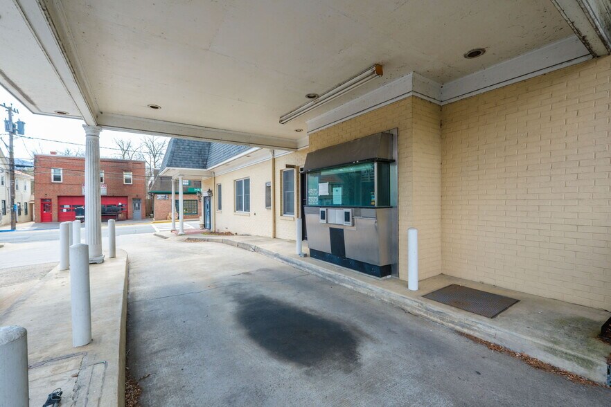 More Photos Of 120 S Main St, Edinburg General Retail For Sale