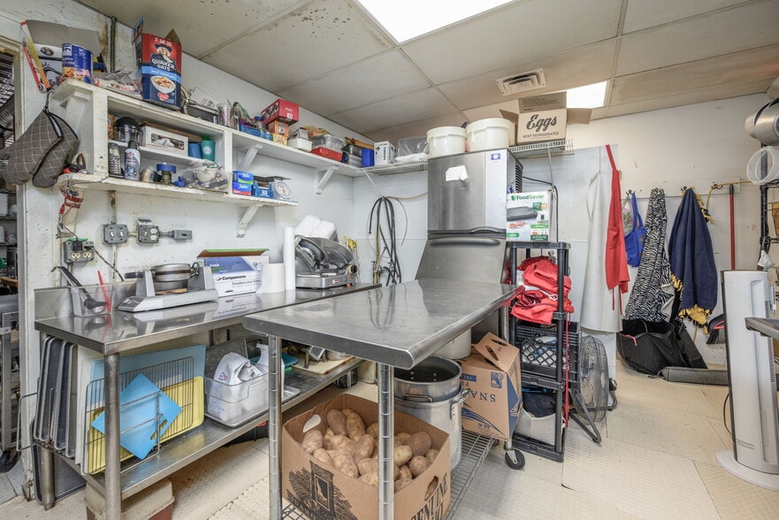 More Photos Of 314 Pioneer St, Akron Storefront For Sale