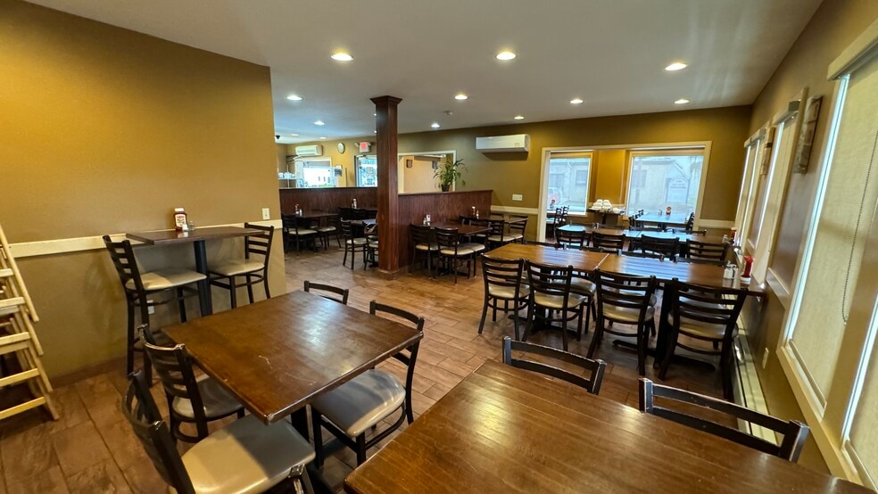 More Photos Of 550 S Main St, Nazareth General Retail For Sale