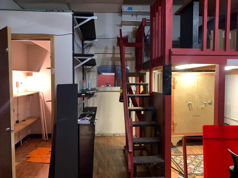 More Photos Of 620 W Historic Mitchell St, Milwaukee Storefront Retail Office For Sale