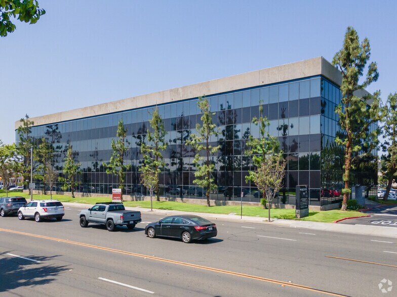 More Photos Of 400 N Tustin Ave, Santa Ana Office For Sale