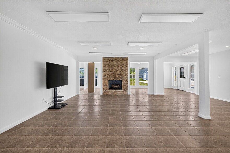More Photos Of 26214 Hunter Ln, Katy Light Distribution For Lease