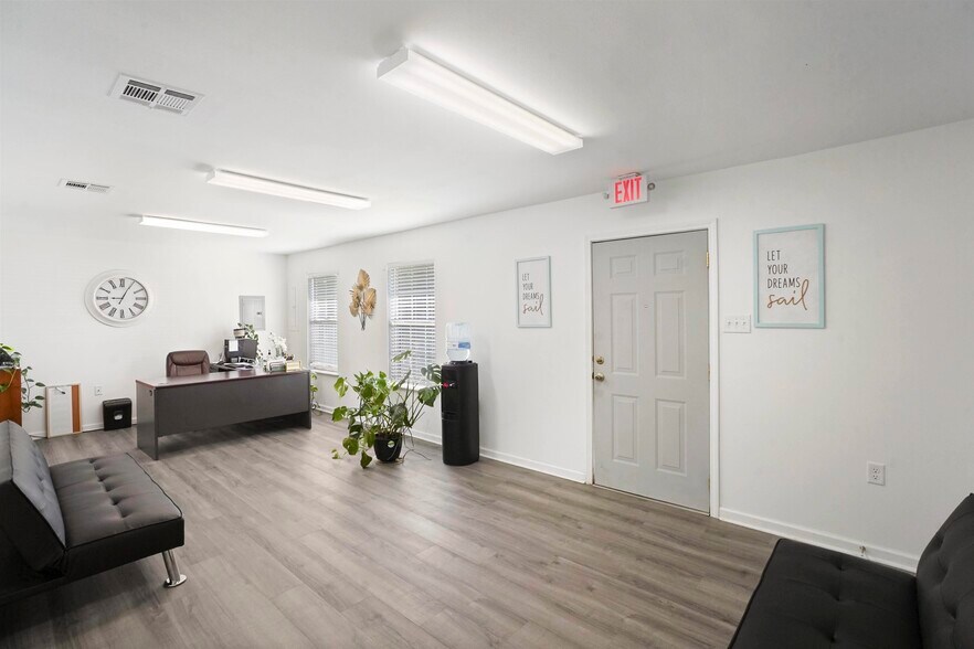 More Photos Of 1425 E Tunnel Blvd, Houma Office For Sale