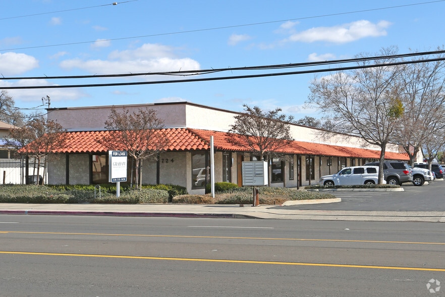Primary Photo Of 724 N Ben Maddox Way, Visalia Office For Lease