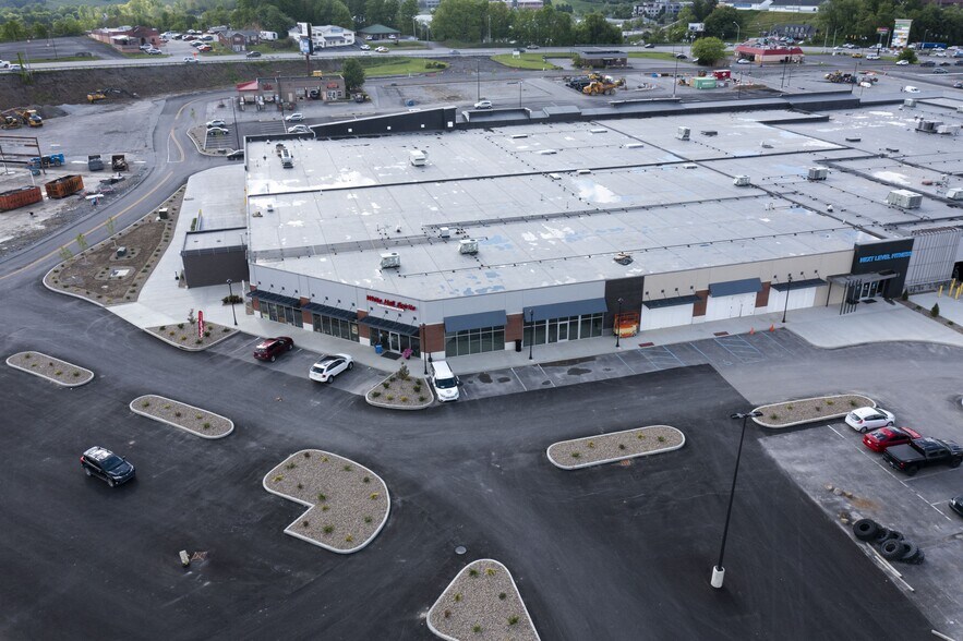 More Photos Of 2600 Middletown Commons, White Hall Storefront For Lease