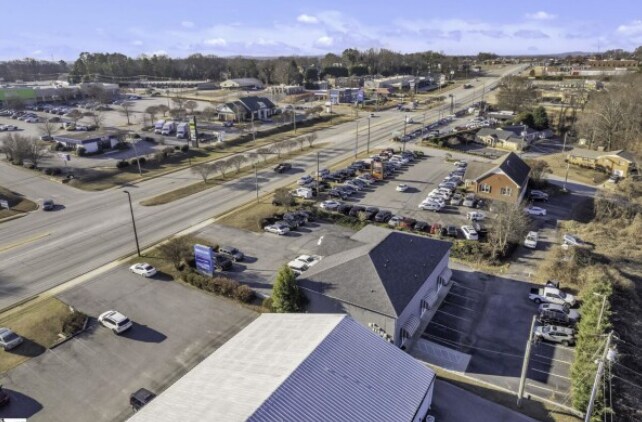 More Photos Of 812 W Wade Hampton Blvd, Greer Office Residential For Lease