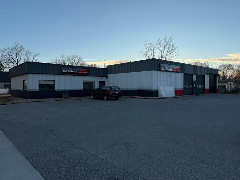 More Photos Of 1619 W Wisconsin Ave, Appleton Auto Repair For Sale