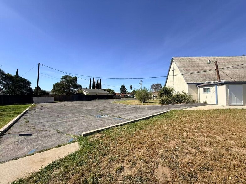 More Photos Of 625 N Eucalyptus Ave, Rialto Religious Facility For Lease