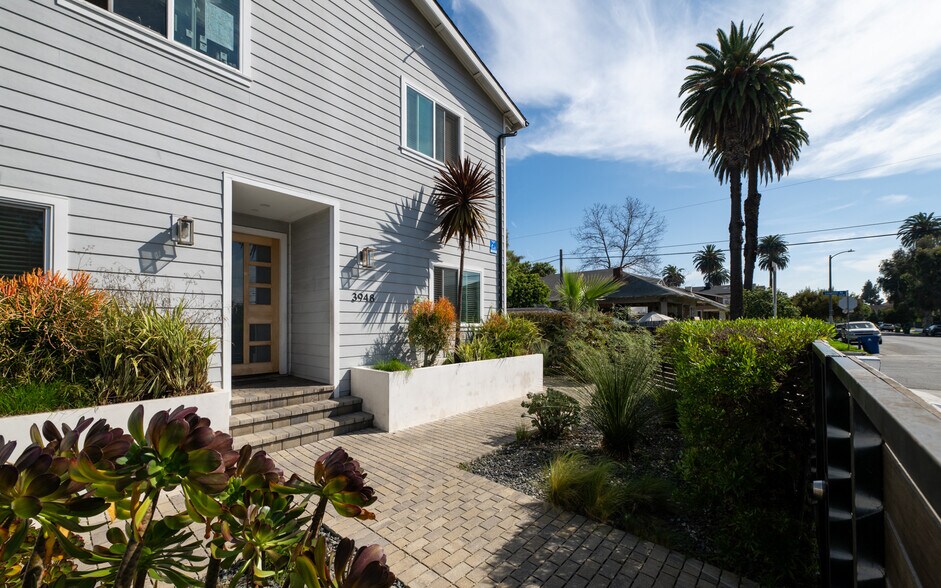 More Photos Of 3944 S Budlong Ave, Los Angeles Apartments For Sale