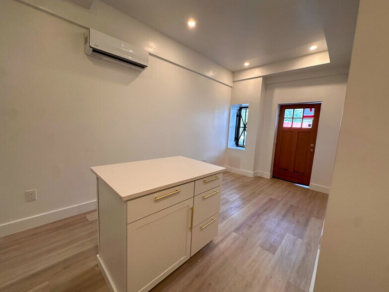 More Photos Of 2709 Westerville Rd, Columbus Light Manufacturing For Sale