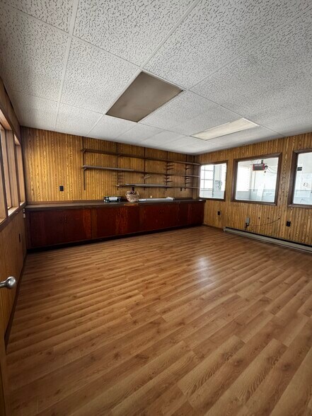 More Photos Of 620 Elk St, Alexander Warehouse For Sale