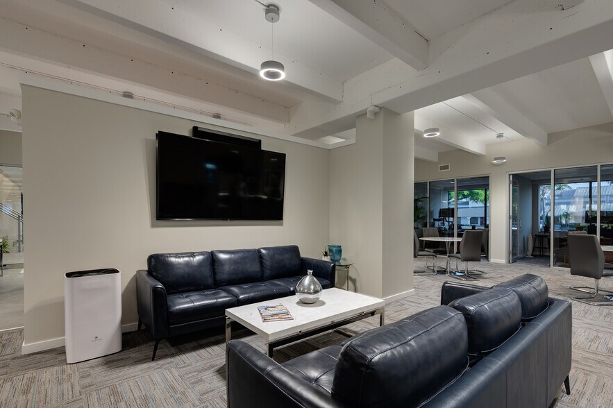 More Photos Of 4575 Via Royale, Fort Myers Office For Sale