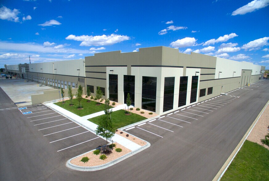 More Photos Of 3700 N Windsor Dr, Aurora Warehouse For Lease