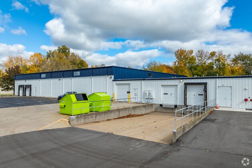 More Photos Of 2390 Industrial Dr, Neenah Warehouse For Lease