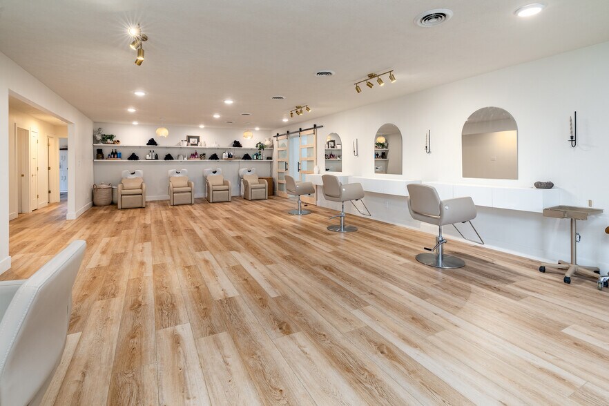 More Photos Of 709 N Carbon St, Marion Flex For Sale