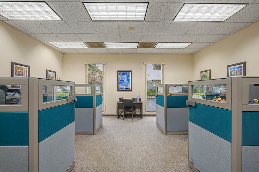 More Photos Of 9440 SW 77th Ave, Miami Office For Sale