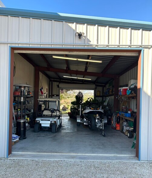 More Photos Of 316 Main St st, Seadrift Light Manufacturing For Sale