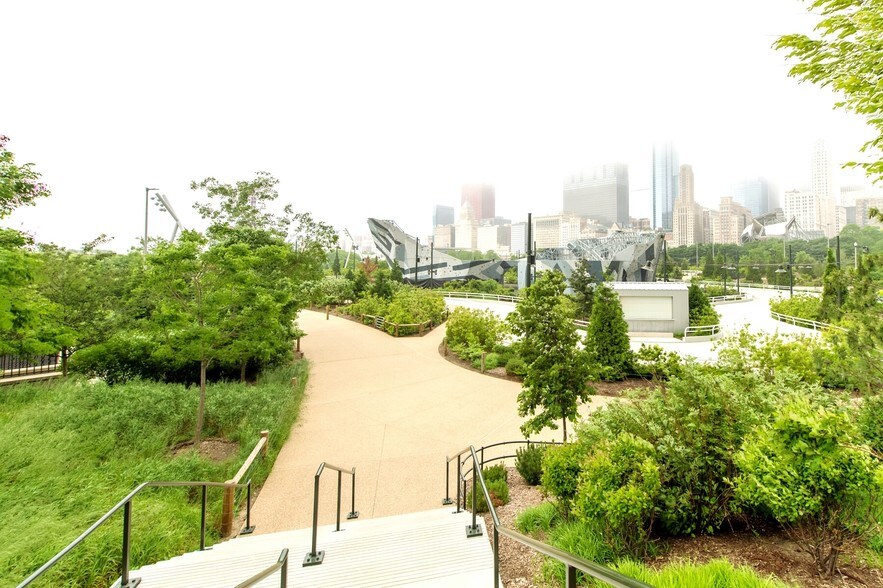 More Photos Of 400 E Randolph St, Chicago Multifamily For Sale