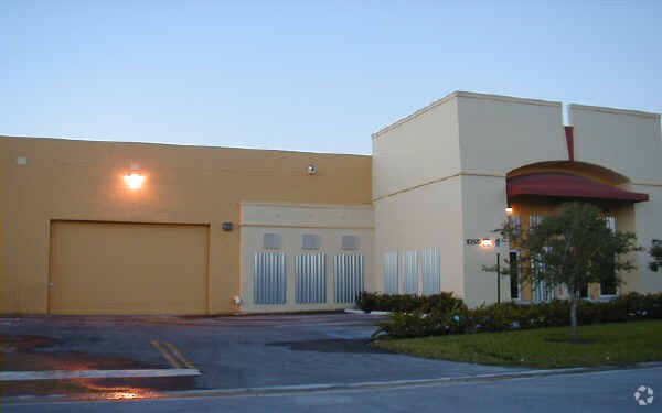 More Photos Of 10570 NW 37th Ter, Miami Warehouse For Lease