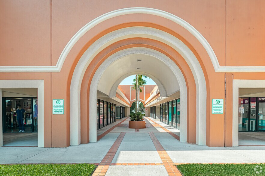 More Photos Of 5701-5881 N University Dr, Tamarac Unknown For Lease