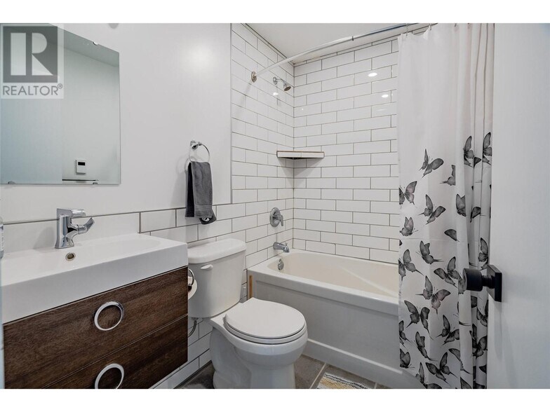 More Photos Of 1810 1 St, Fruitvale Apartments For Sale
