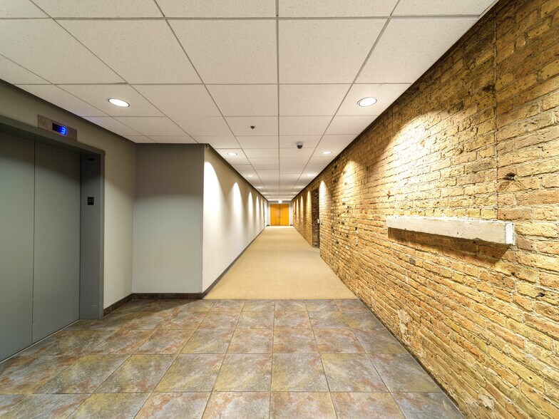 More Photos Of 400 W Erie St, Chicago Loft Creative Space For Lease