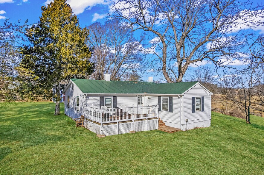 More Photos Of 23130 Briar Patch Ln, Middleburg Hospitality For Sale