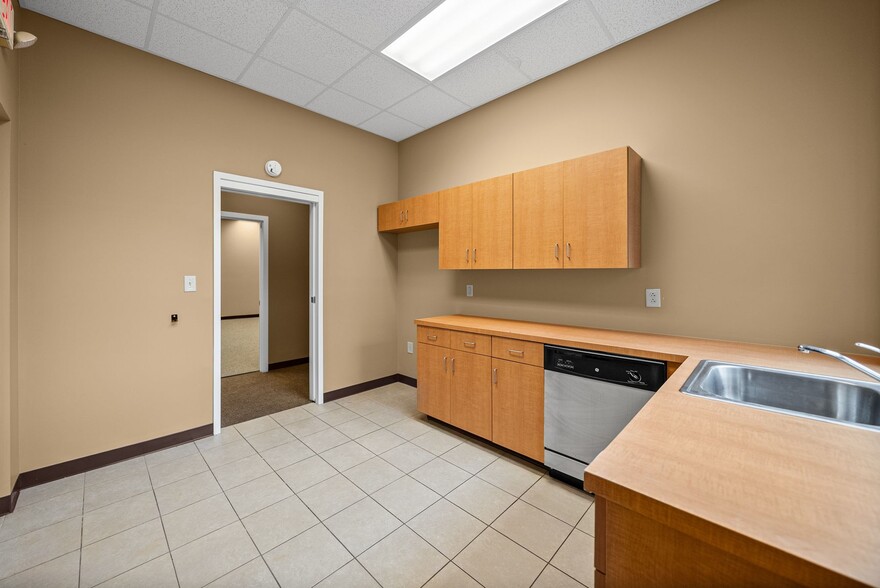 More Photos Of 2231 Stokes Rd, Clarksville Storefront Retail Office For Lease