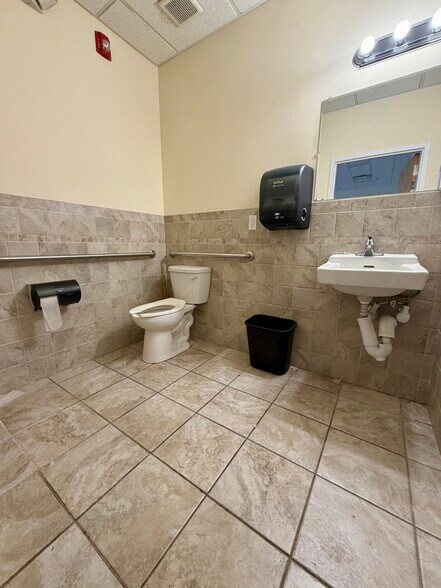 More Photos Of 198 Ferry St, Newark Storefront Retail Residential For Lease