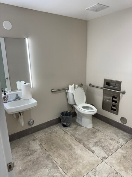 More Photos Of 823 N Harbor Blvd, Fullerton Medical For Sale