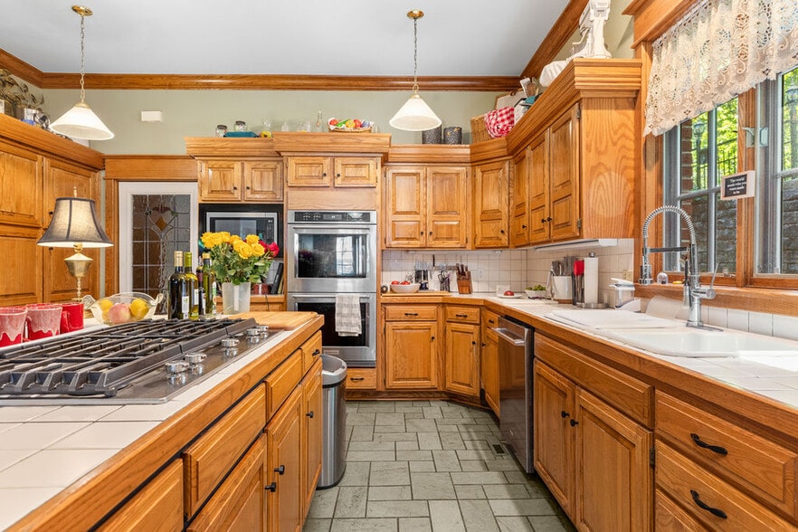 More Photos Of 46 Hillside Ave, Eureka Springs Hospitality For Sale