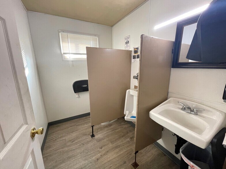 More Photos Of 2521 Waynesburg Dr SE, Canton General Retail For Sale