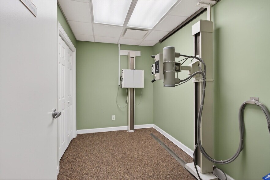 More Photos Of 2216 Executive Dr, Hampton Office For Sale