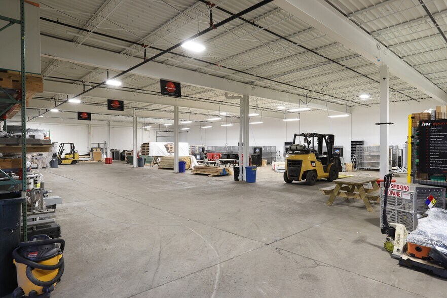 More Photos Of 5311 Plainfield Ave NE, Grand Rapids Manufacturing For Lease