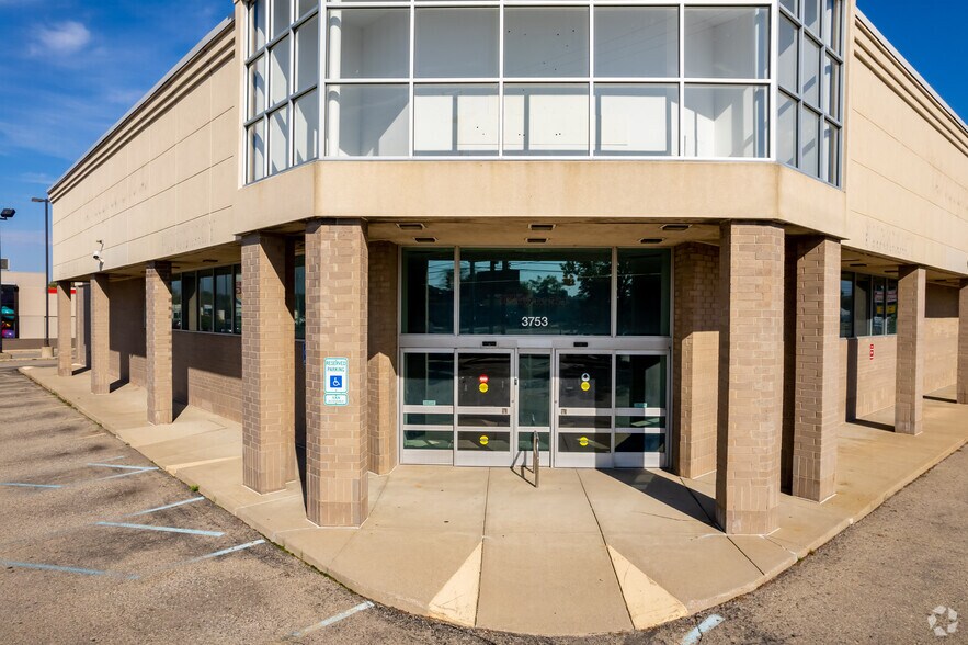 More Photos Of 3753 S Dort Hwy, Flint Drugstore For Lease