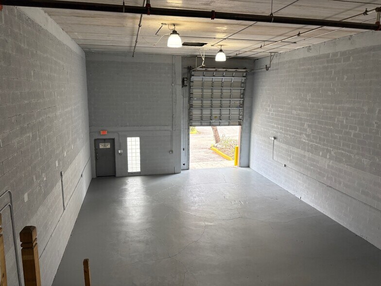 More Photos Of 20200 NW 2nd Ave, Miami Warehouse For Lease