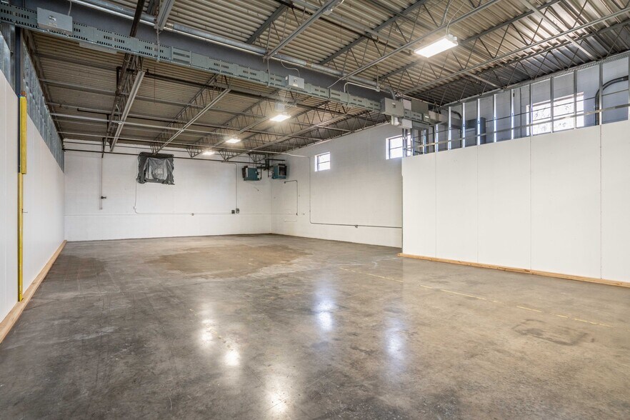 More Photos Of 6 Britton Dr, Bloomfield Warehouse For Lease