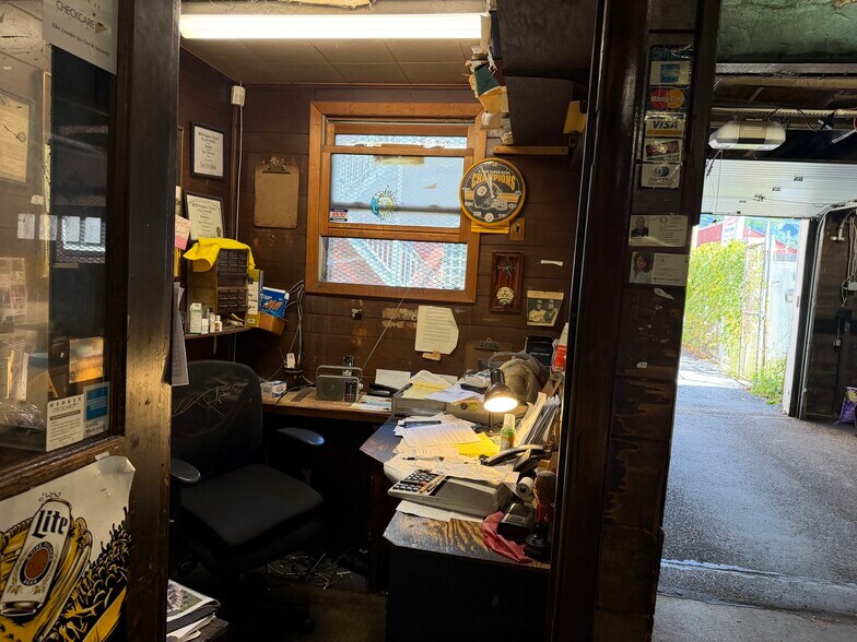 More Photos Of 1404 4th Ave, Coraopolis Warehouse For Sale