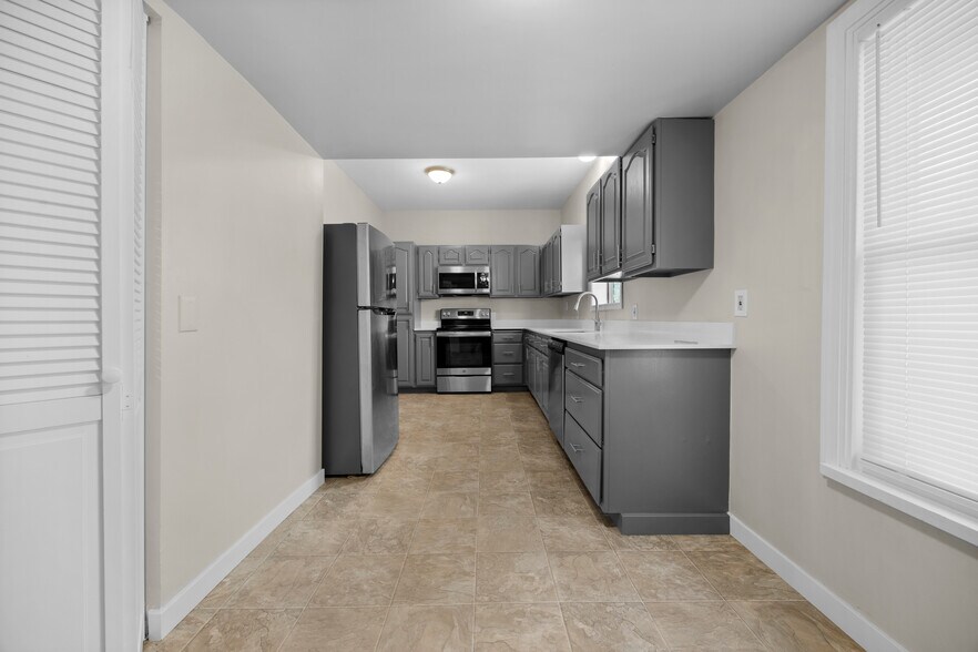 More Photos Of 1925 Lombard Ave, Everett Multifamily For Sale