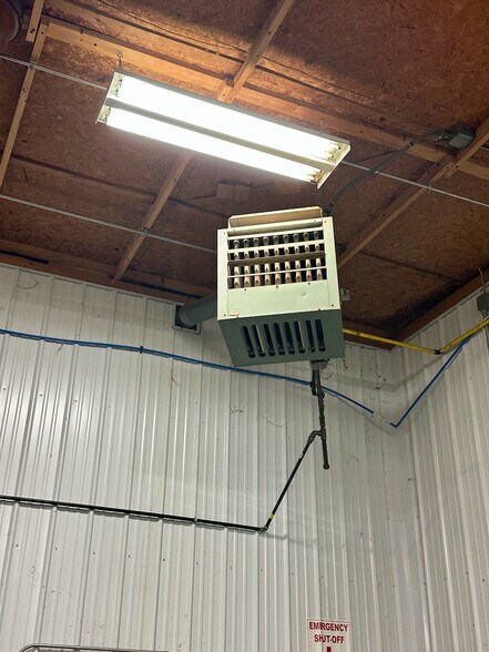 More Photos Of 7865 E Main Rd, Le Roy Warehouse For Lease